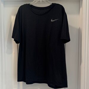 Nike Men's Black and Gray Short Sleeve Tee